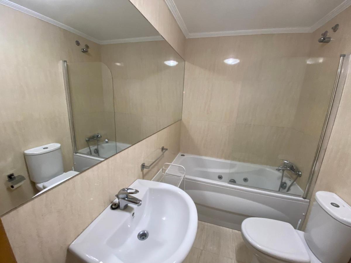 Apartamento A 5 Min Caminando De La Playa Sta. Cristina, أوليروس المظهر الخارجي الصورة